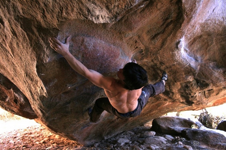 Jon Cardwell, Full Throttle V13, Hueco Tanks, foto Jamie Emerson (b3bouldering.com)