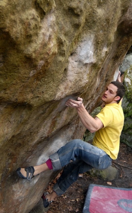 Keith Bradbury ve spodní pasáži Gecko assis 8B+, foto unclesomebody.com