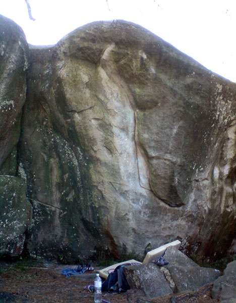 Toutes Peines Confodues, 7C+ (8A), foto Julien Delobelle, zdroj bleau.info