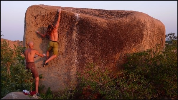 Ivan Luengo leze boulder Jingle in the Jungle 7a