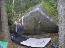 nové bouldery na trojúhelníku