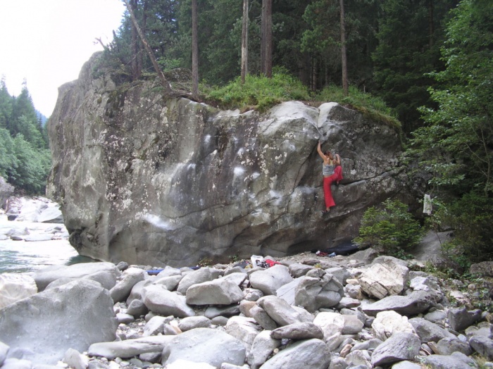 Katka, Magic Wood (v levé části boulder GRIT DE LUXE)